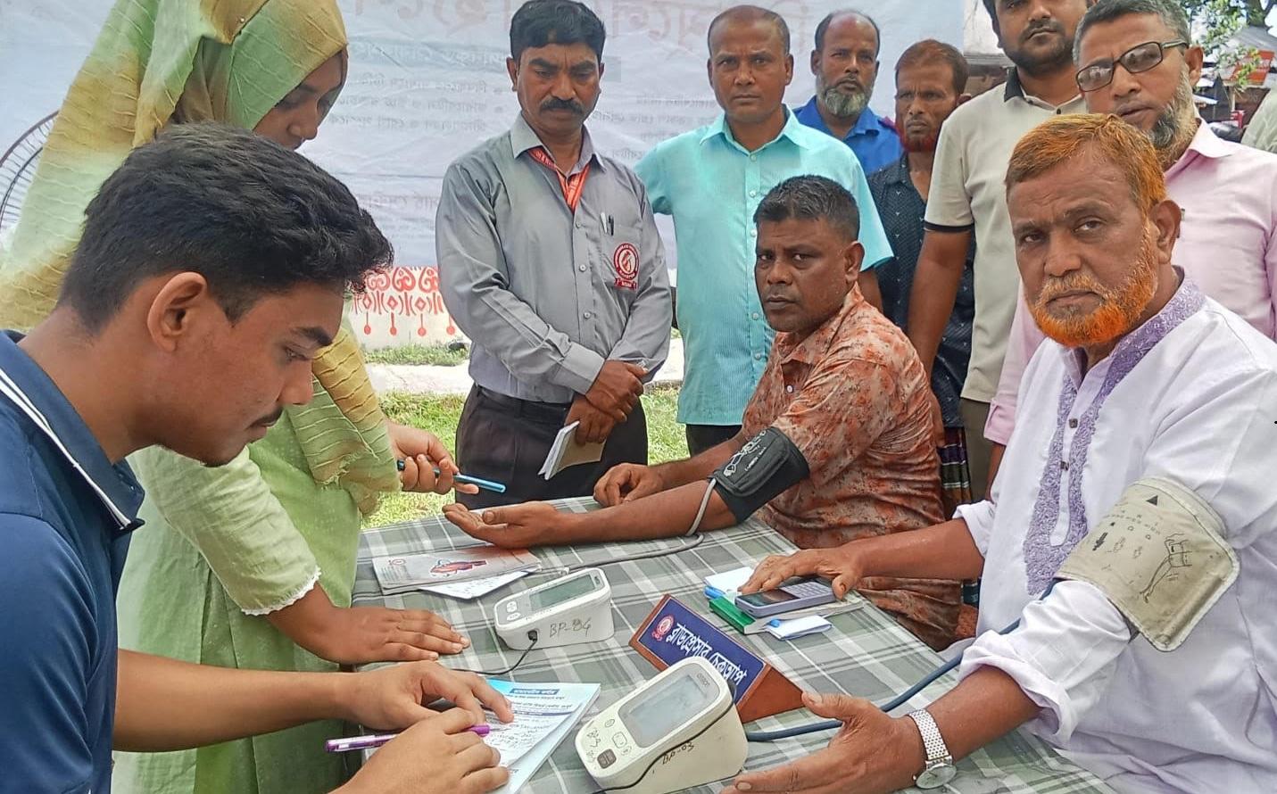 সুন্দরগঞ্জে বিনামূল্যে স্বাস্থ্য ক্যাম্প